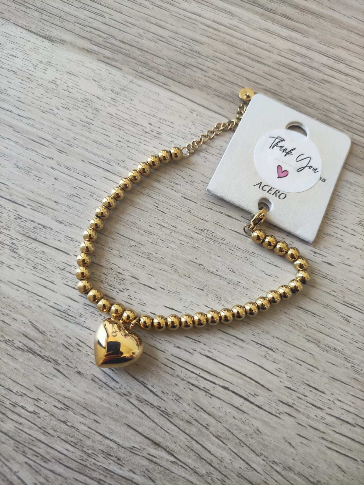 Pulsera Corazón Dorado de Acero “Un pequeño detalle que dice mucho.”